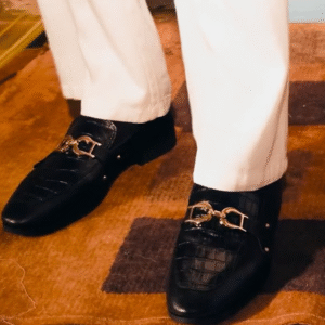 Gold buckle and the crocodile pattern loafers